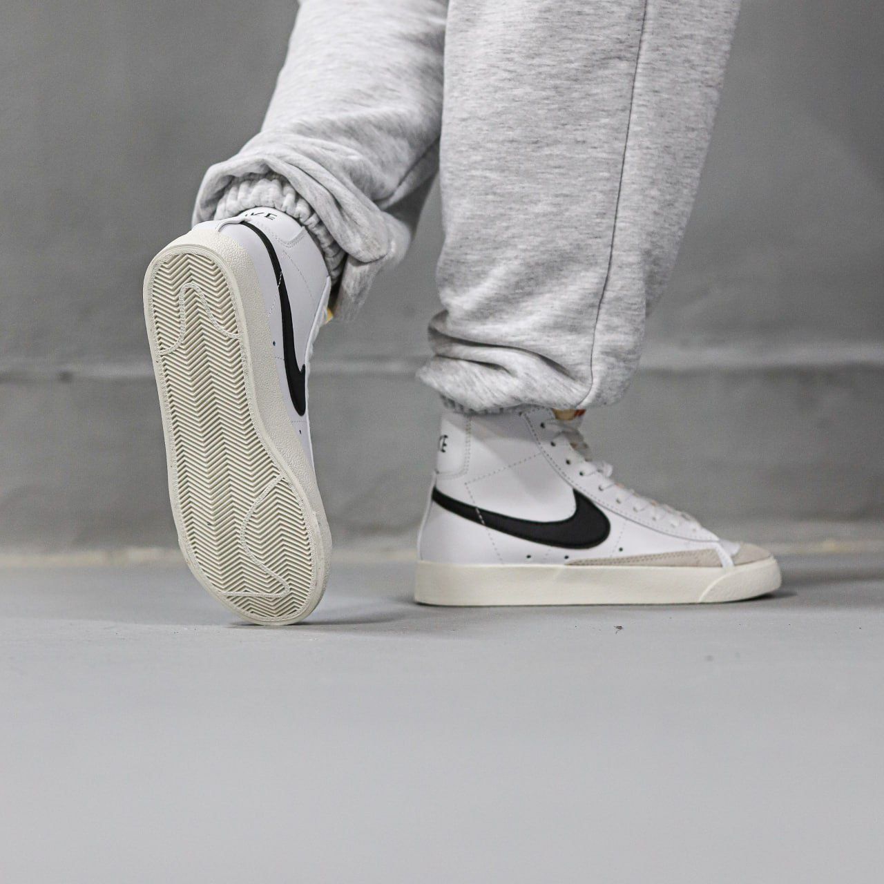 Мужские кроссовки  Nike Blazer Mid 77 Vintage White Black