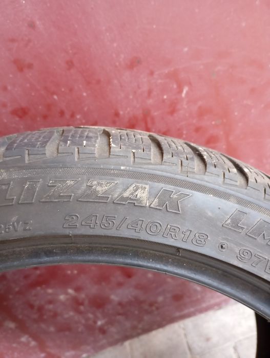 Дві шини все сезонні 245/40R18