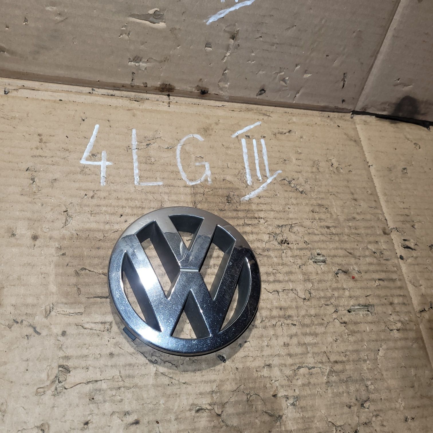 Znaczek emblemat grilla atrapy przód vw sharan mk2 2002r