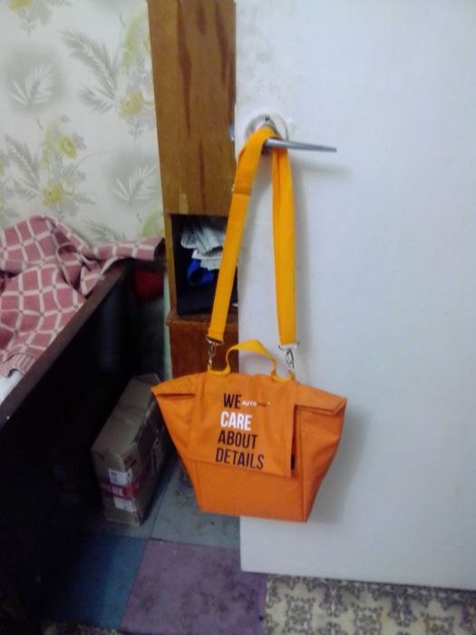 Водоотталктвающая оранжевая сумка