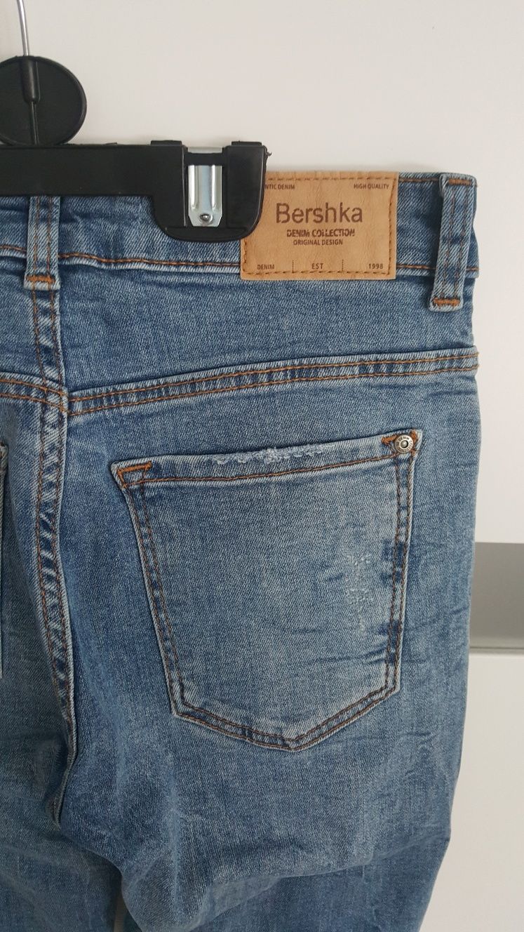 Spodnie jeansy fabryczne dziury Bershka r.34 xs