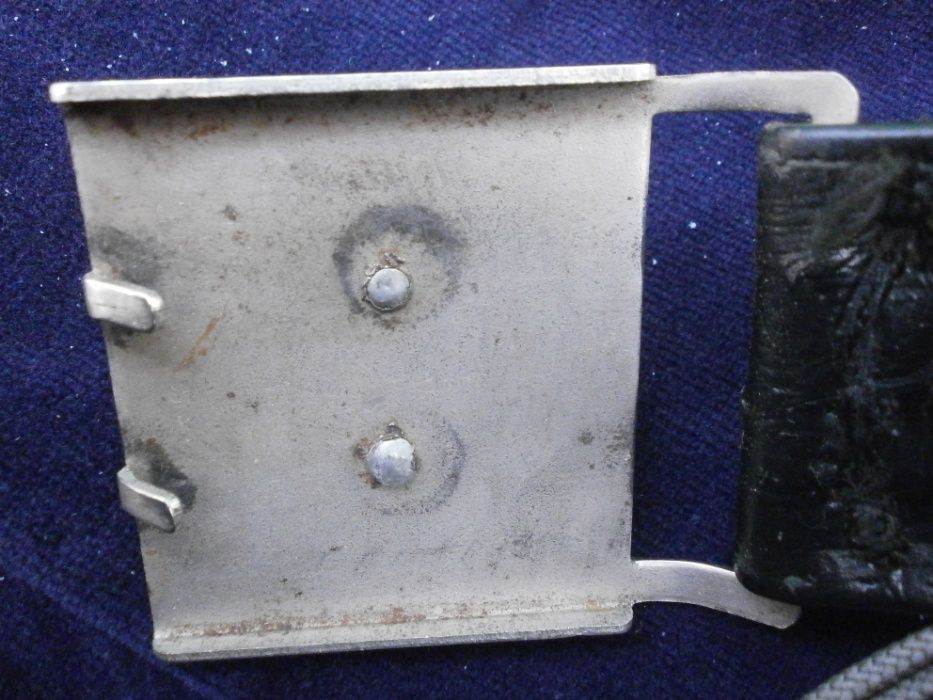 продам старинную античную пряжку римлянин металл берет магнит