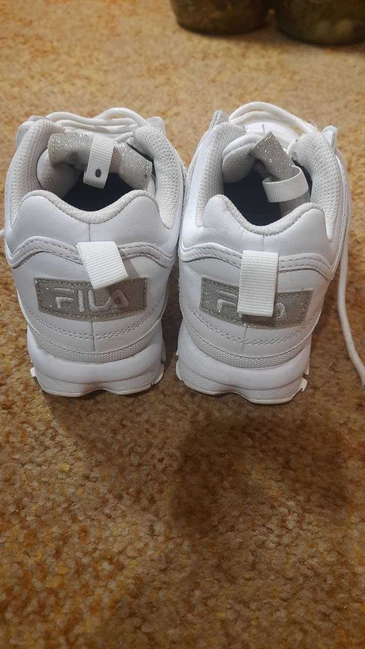 Продам кросівки FILA