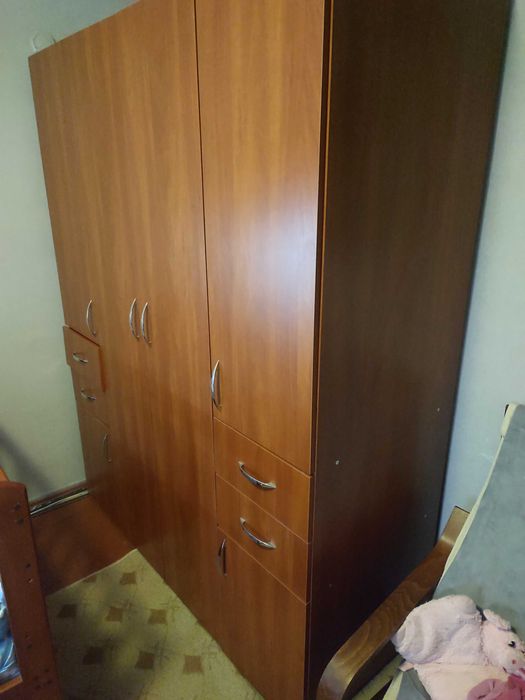 Продам шафу з дверима