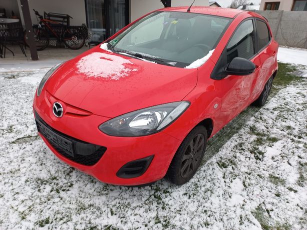 Mazda 2 uszkodzona blacharsko