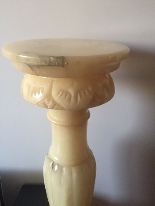 2 Colunas de pedra / alabastro com luz embutida