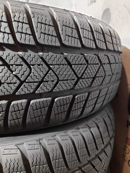 Шини 7,5-8мм 205/60 R17 PIRELLI SottoZero 3 б/в зима склад
