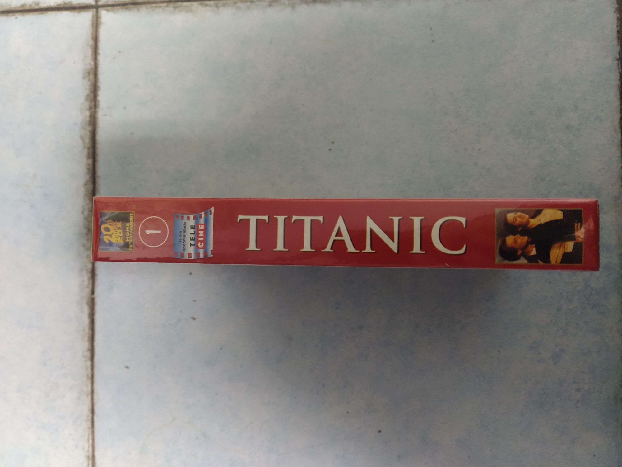 Cassete VHS do filme "Titanic"