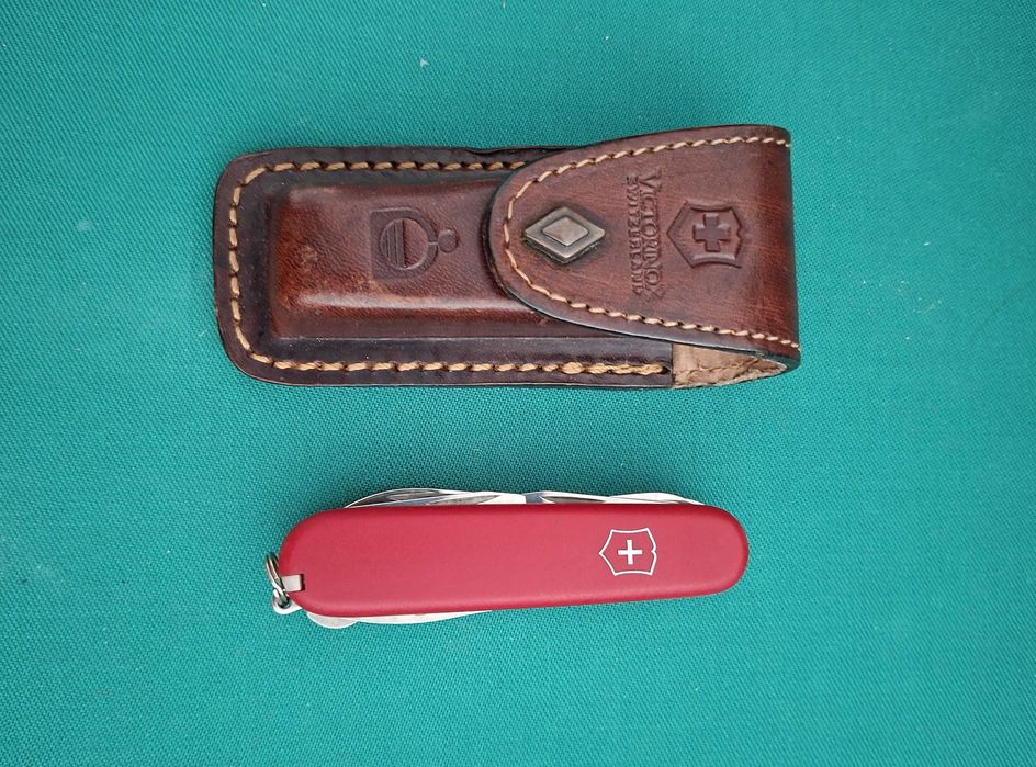 Canivete Victorinox + Bolsa Caja de Ahorros El Monte (Cajasol)