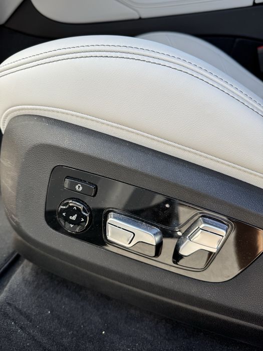BMW XM 50E plug-in