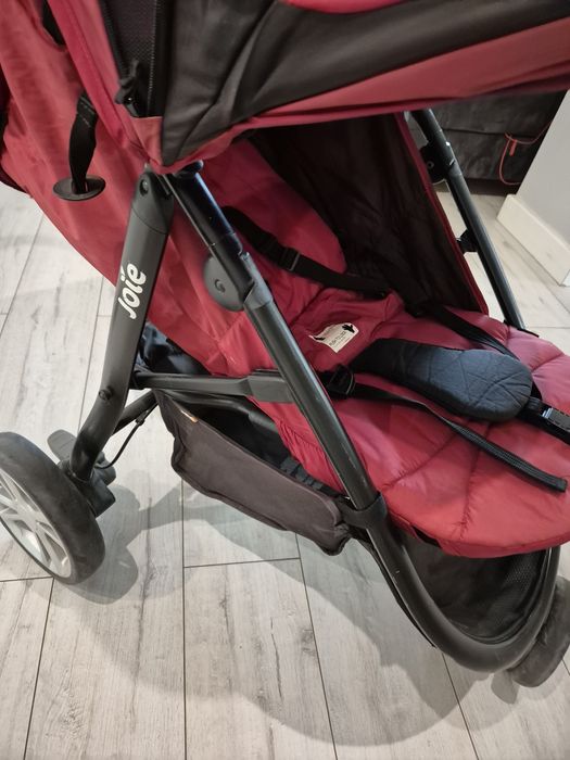 Wózek spacerówka Joie wszytko kompletne , stan bardzo dobry.