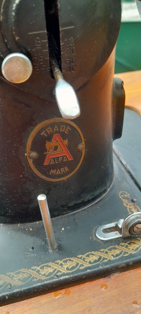 Máquina de costura alfa  antiga