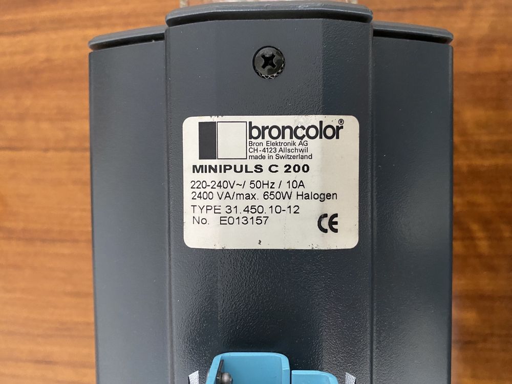 2x Broncolor minipuls 200