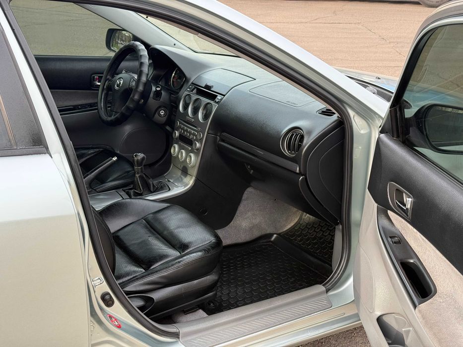 Продам автомобіль Mazda 6 2003 рік 2.0 бензин