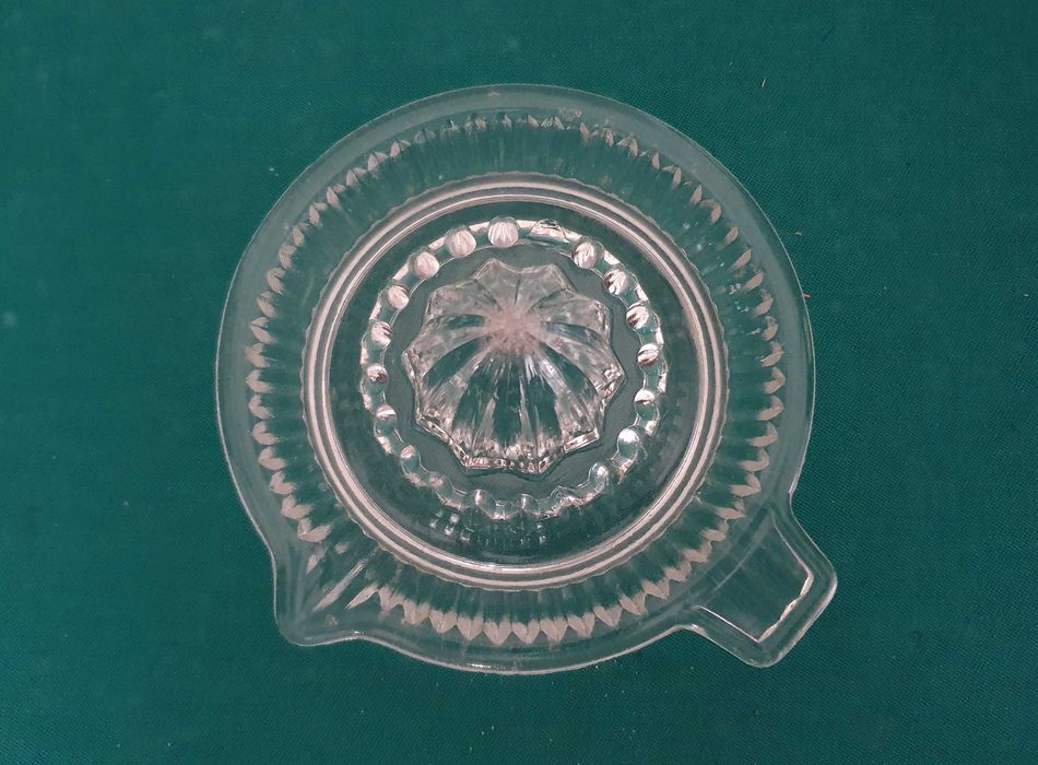 Fantástico espremedor de citrinos em vidro trabalhado - Anos 60