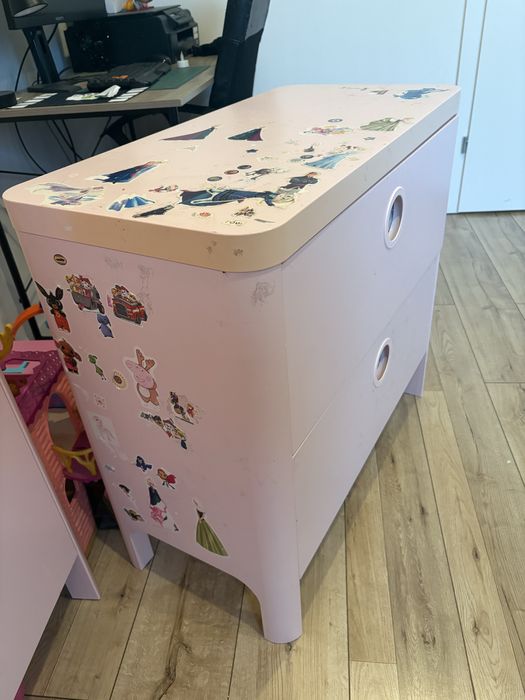 Szafa i komoda Busunge Ikea różowa