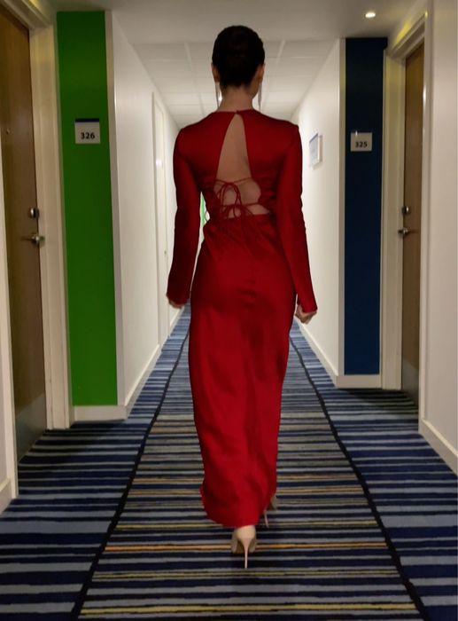 Червона сукня Zara