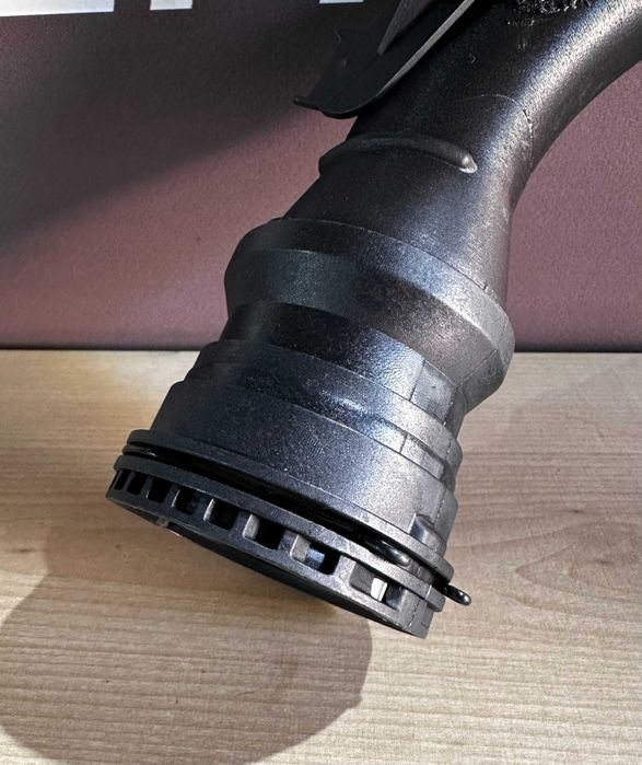 Патрубок інтеркулера Меган 3 Сценік 3 144603415R / 8200981498 Новий