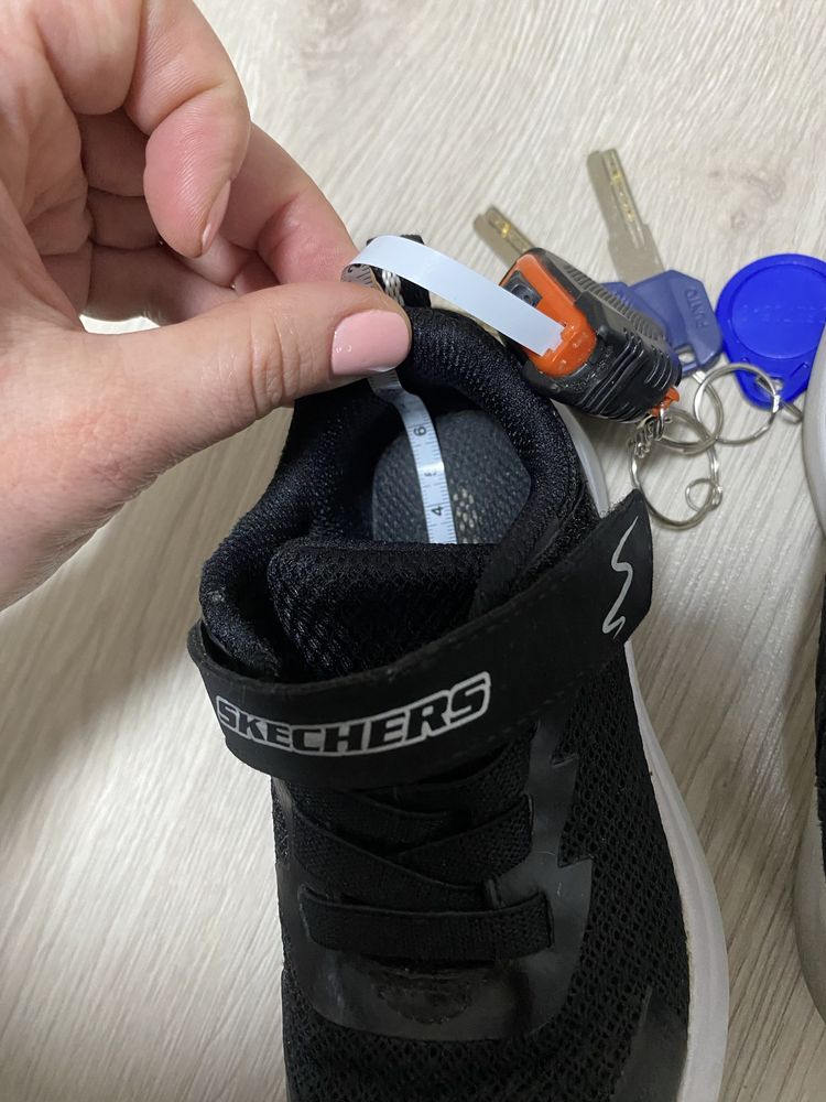 Кросівки Skechers  чорні 25 р. 16 см