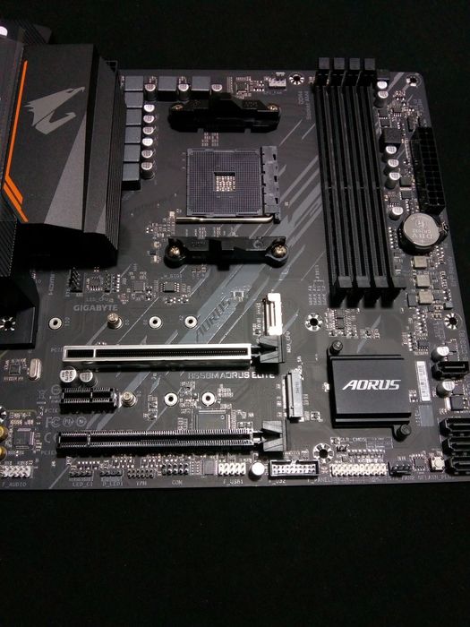 Gigabyte B550M AURUS ELITE новый