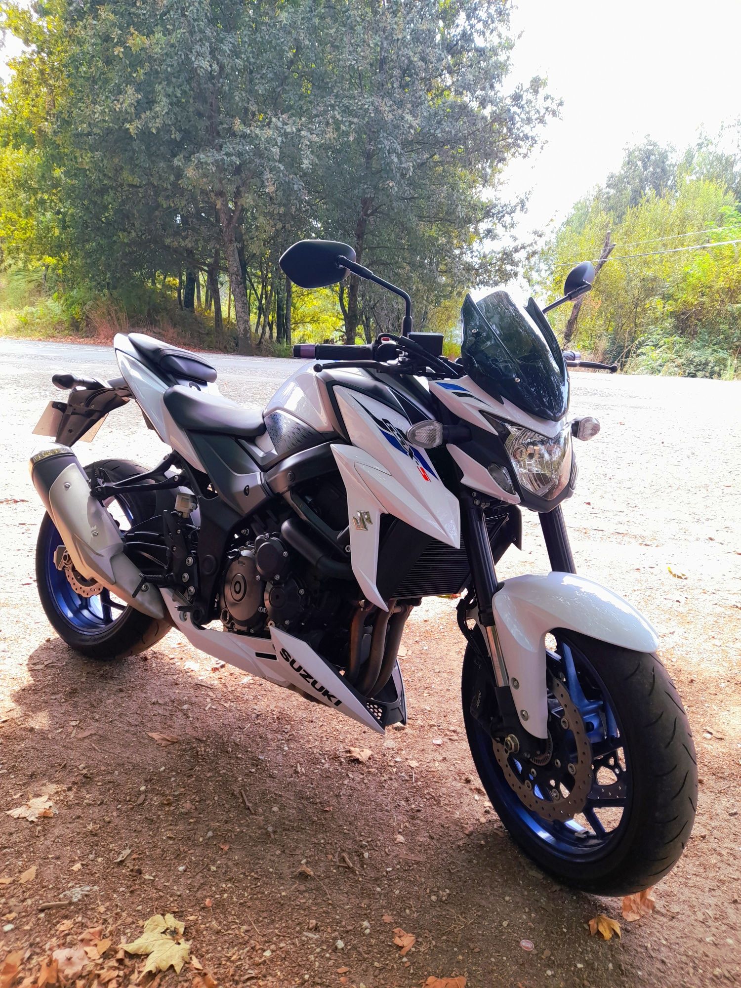 suzuki gsxs 750  não a muito a dizer