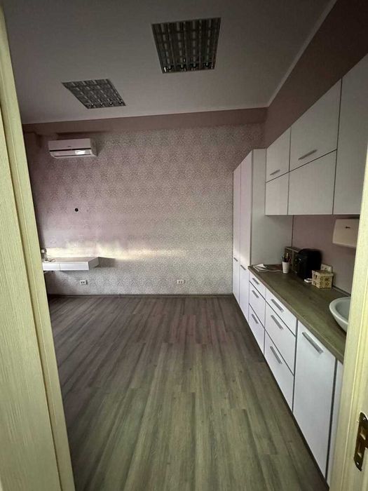 ND S4 Продам салон краси Центр вул. Научна