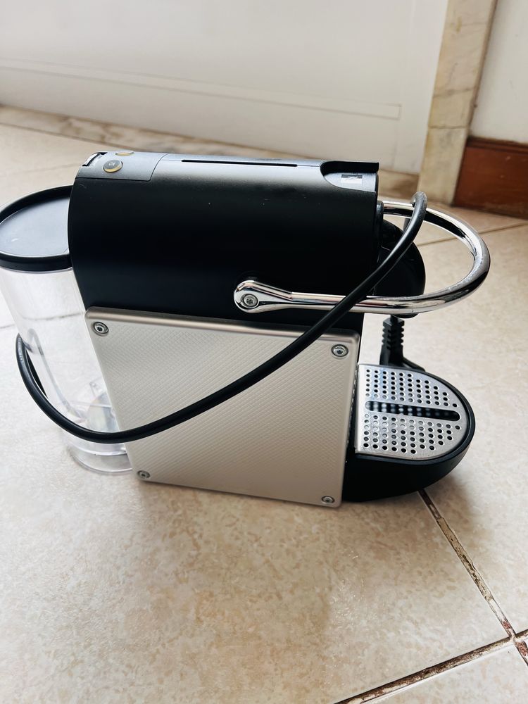 Nespresso Pixie Aluminium + Aeroccino Preto