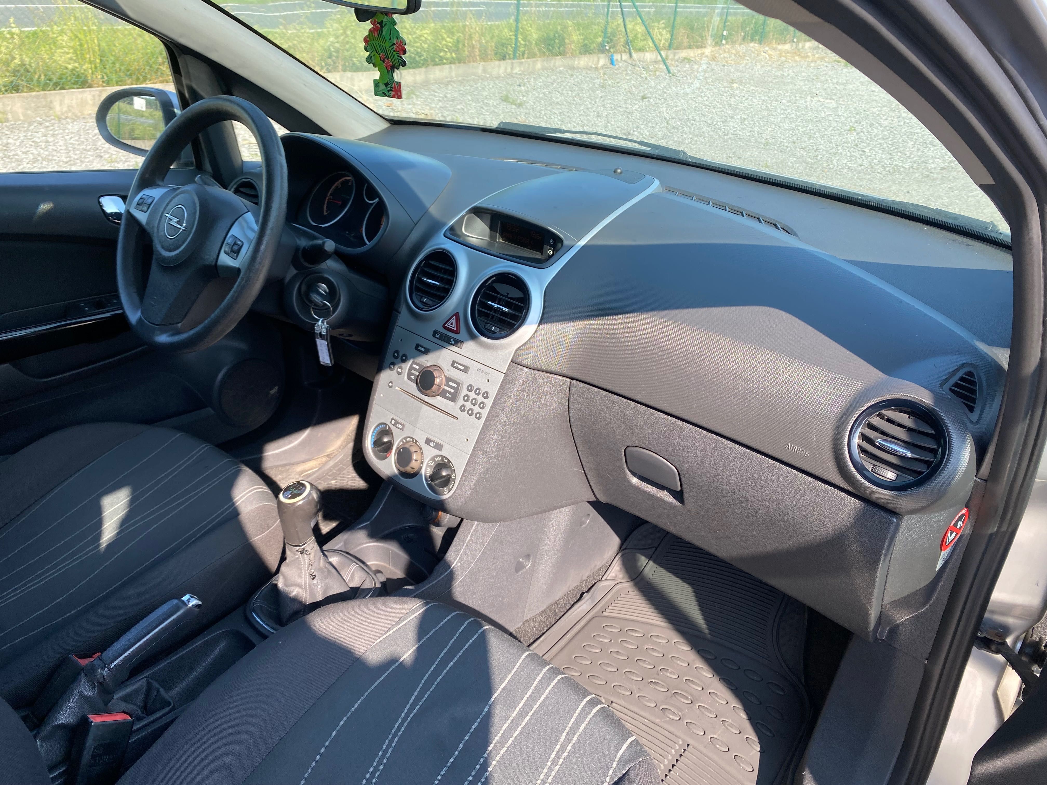Opel Corsa klimatyzacja bez korozji zadbana