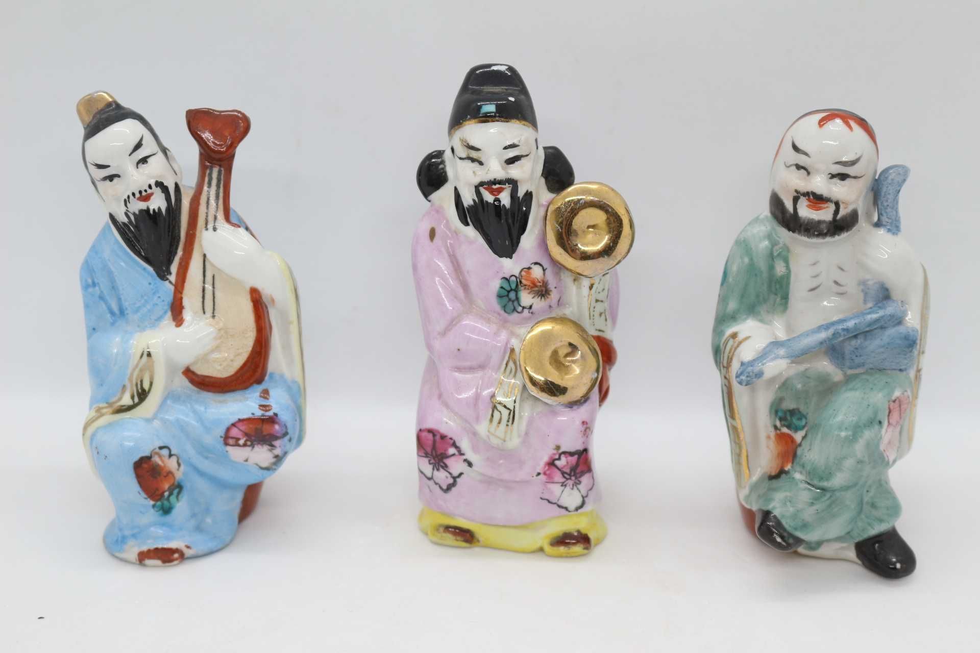 3 Figuras em Porcelana Chinesa Tocando Instrumentos Tradicionais XX