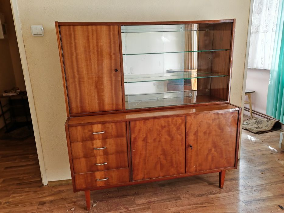 Kredens na połysk PRL