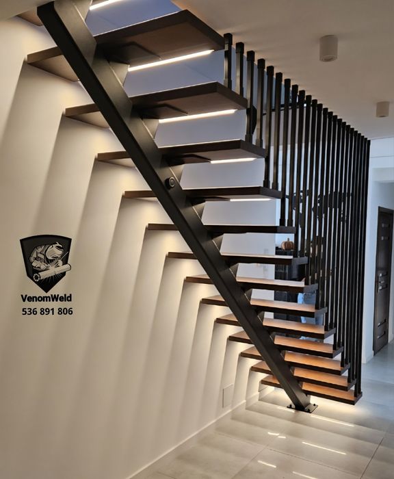 Schody stalowe metalowe loft samonośne jednobelkowe nowoczesne