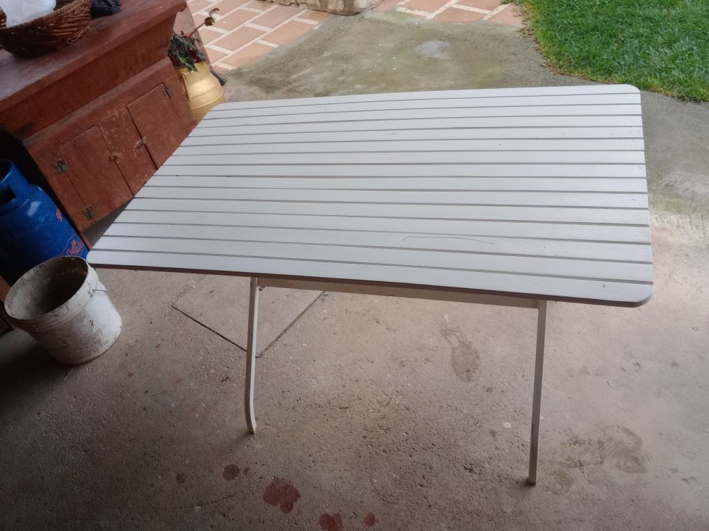 Vendo Mesa de jardim
