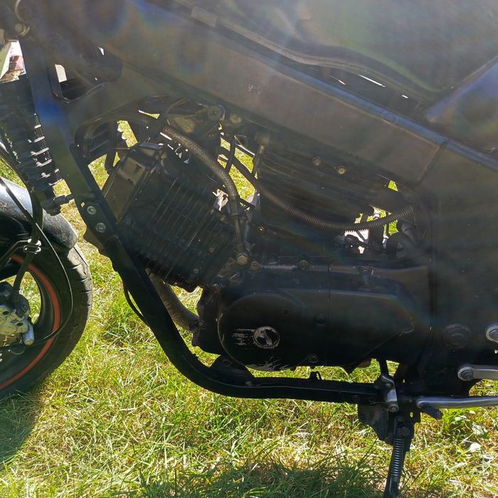 Мотоцикл Хюсонг 250 gt.