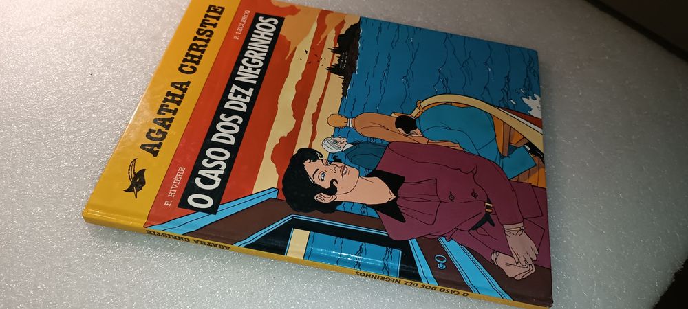 Livro banda desenhada O caso dos dez negrinhos  Álbum edição Repsol