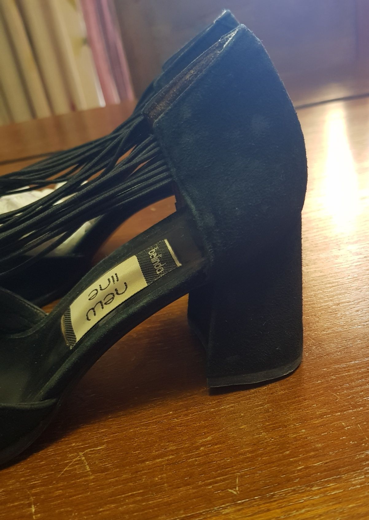 Sapatos pretos de Senhora