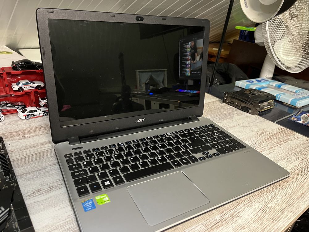 Portátil ACER aspire V