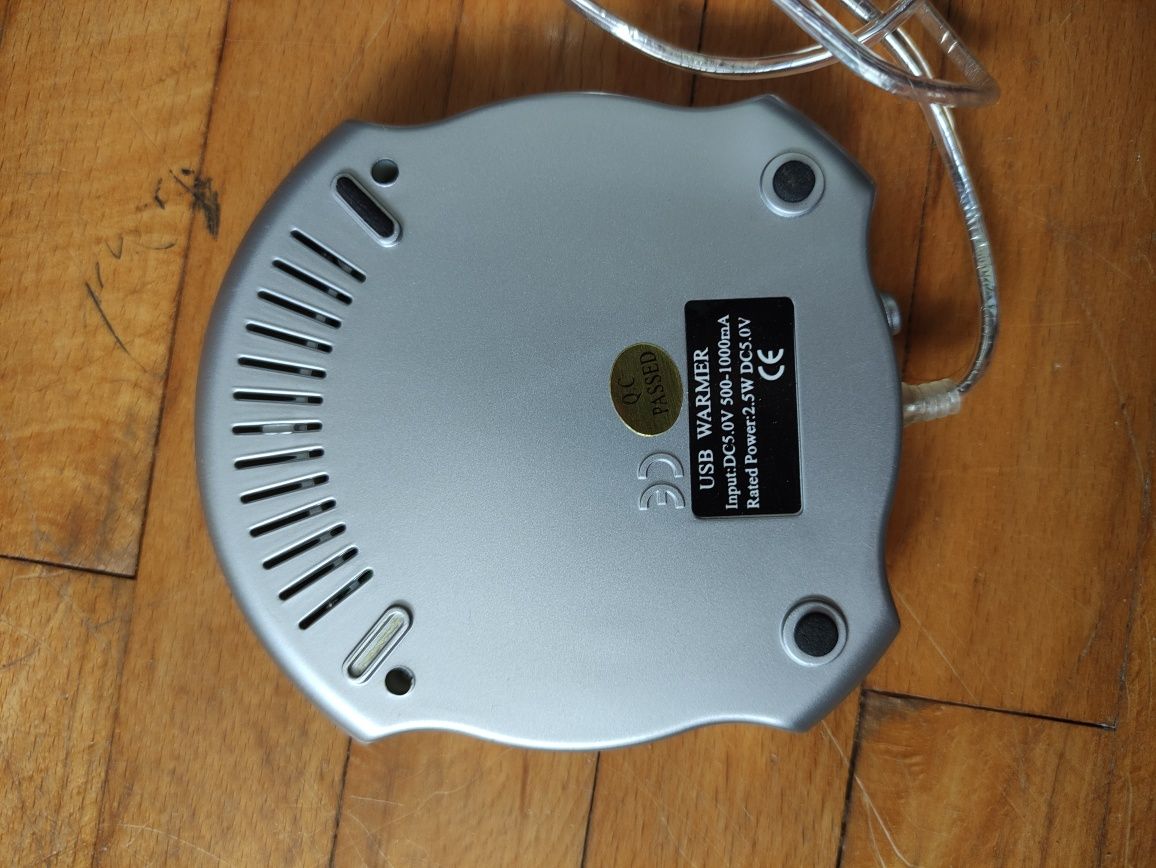 Podgrzewacz na kubek na USB utrzymujący ciepło