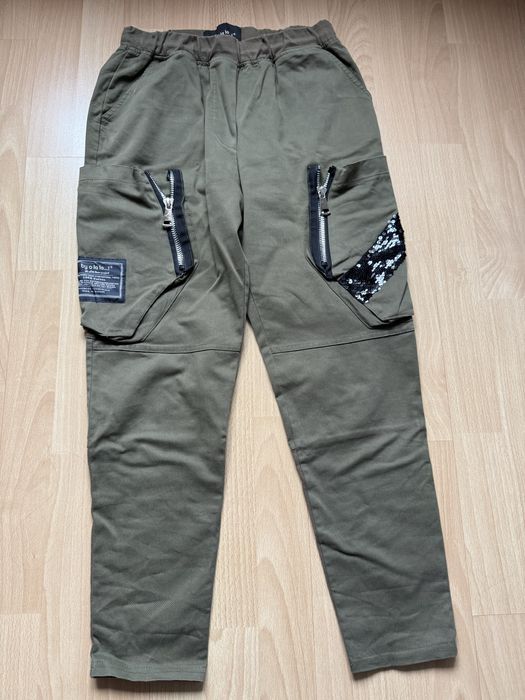 Spodnie bojówki w kolorze khaki