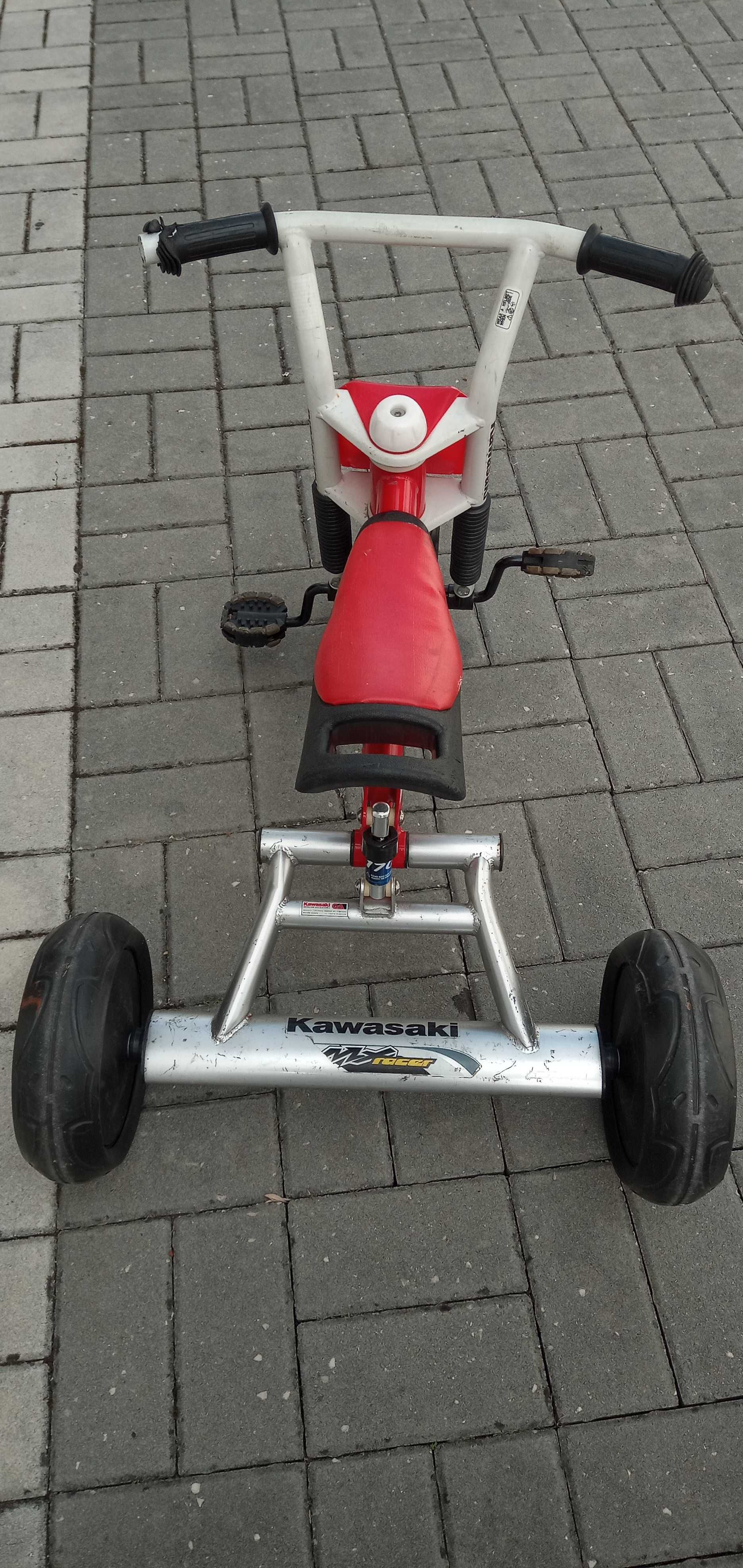 Triciclo Kawasaki.