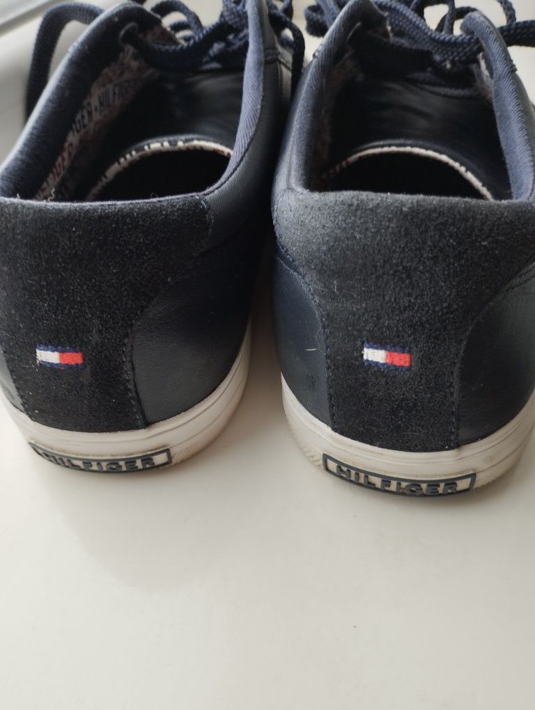 Продам шкіряні кеди Hilfiger