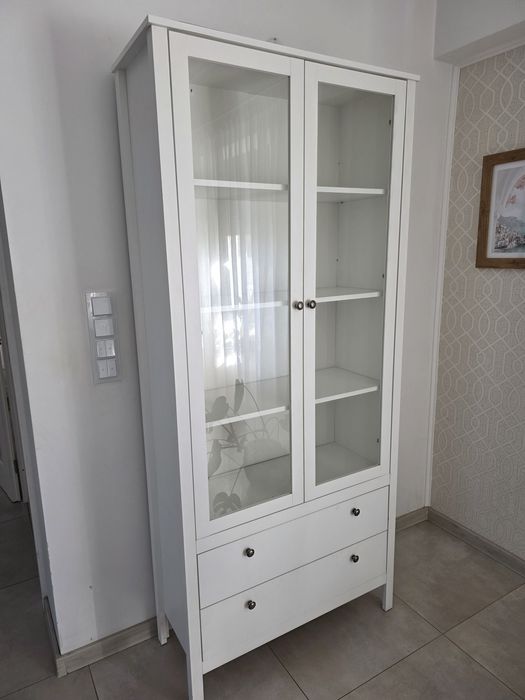 Witryna biała wysoka elegancka do salonu