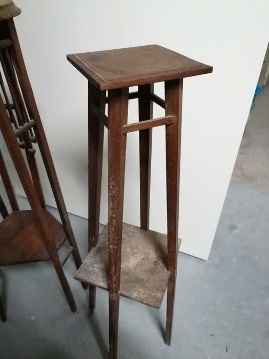 colunas vintage de madeira para flores