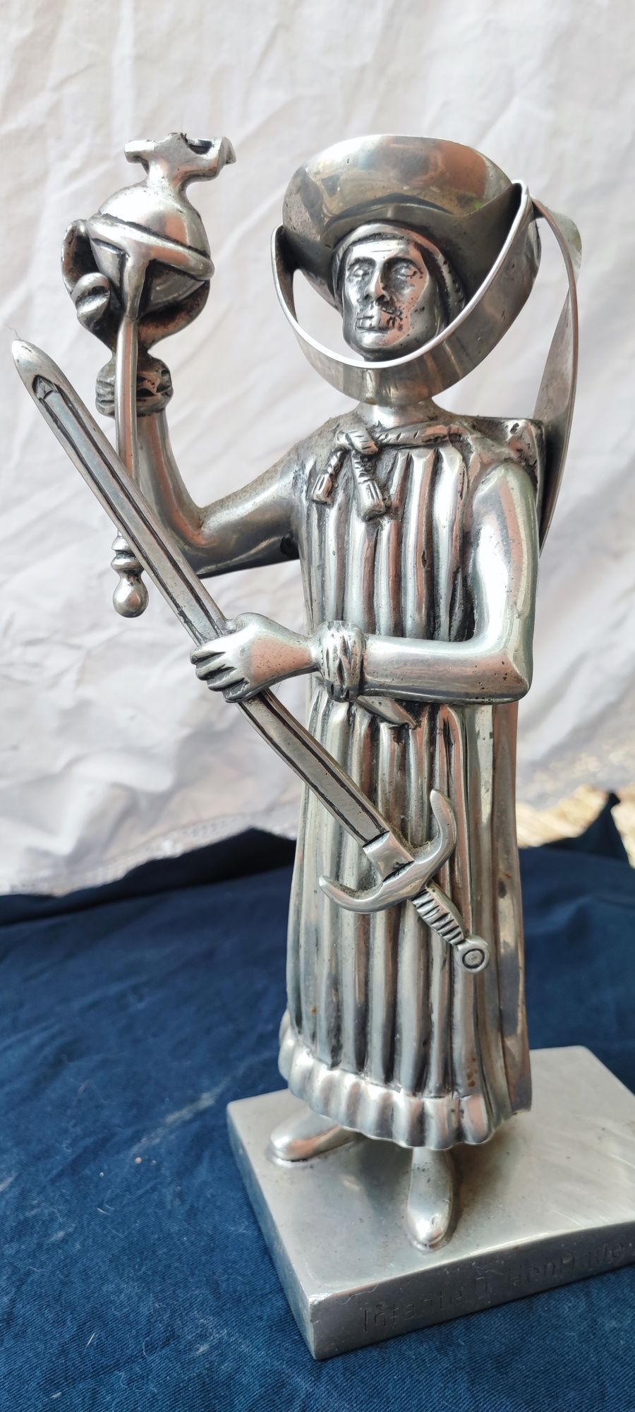 Estátua em estanho Infante D Henrique