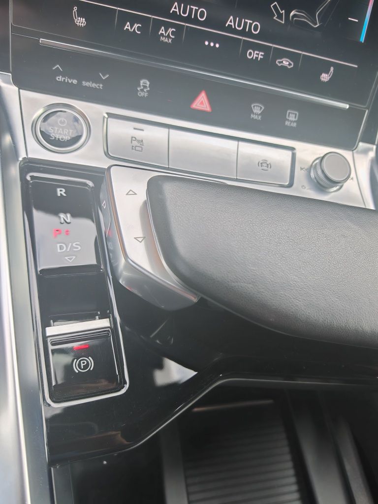 Como novo Audi E-TRON 55 Q8 Premium S Line 2021  Keyless Entry
