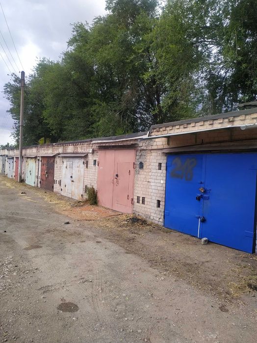 Сдам в аренду гараж капитальный 2 уровня  48 м2 центр