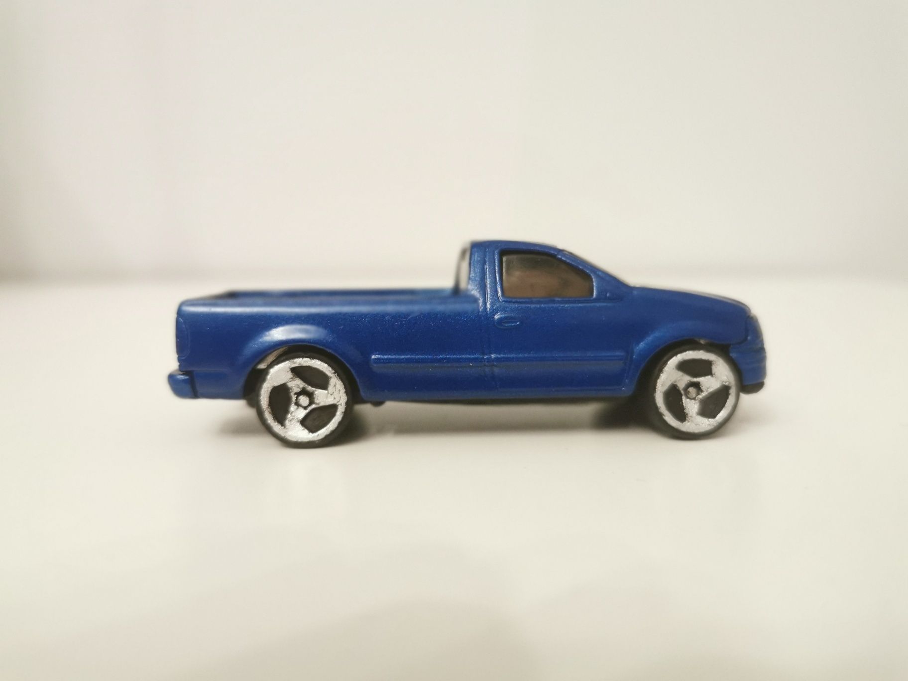 Hot Wheels Autko Resorak Model Ford F-150 Unikat Custom 1997 rok 1:64