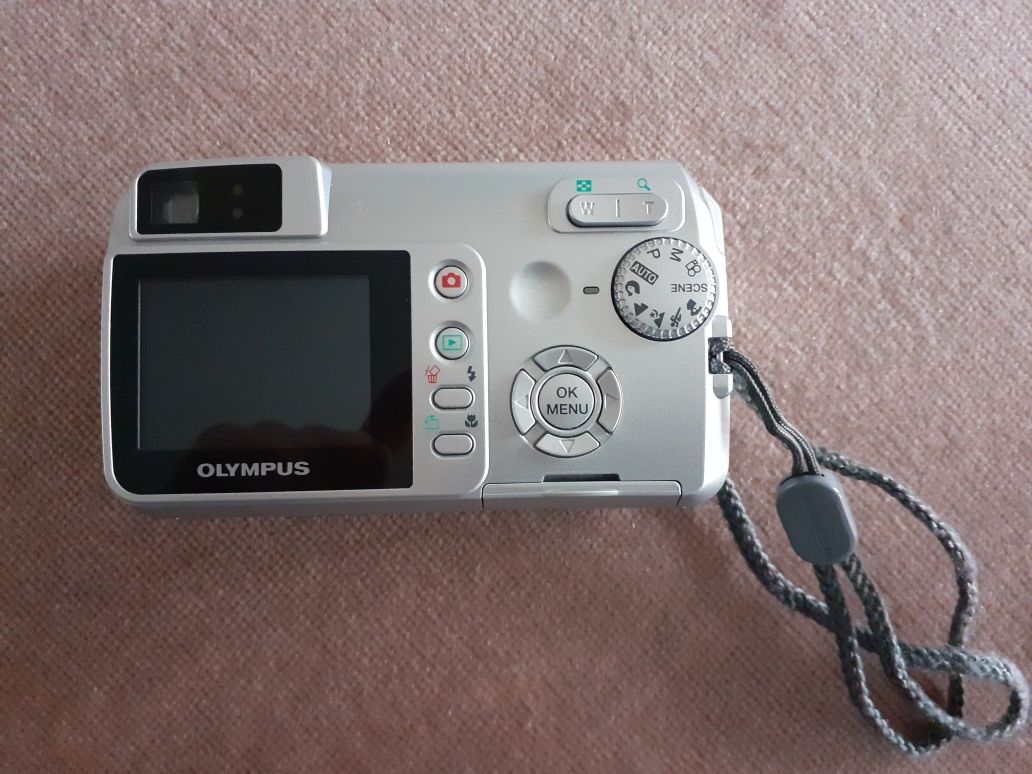 Olympus 5.0 Megapixel Camedia digital camera C-500 Zoom