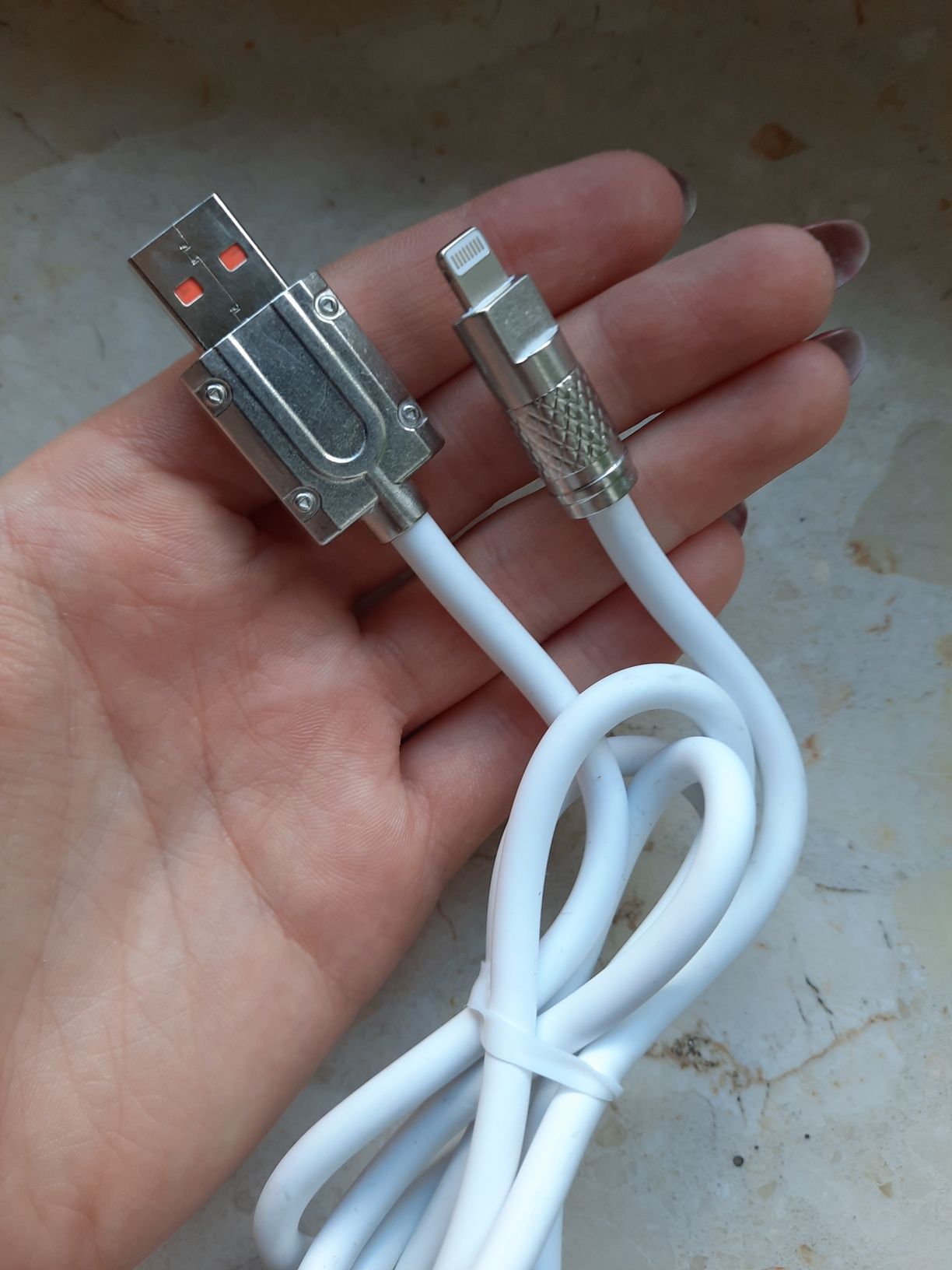 Kabel do iPhone biały