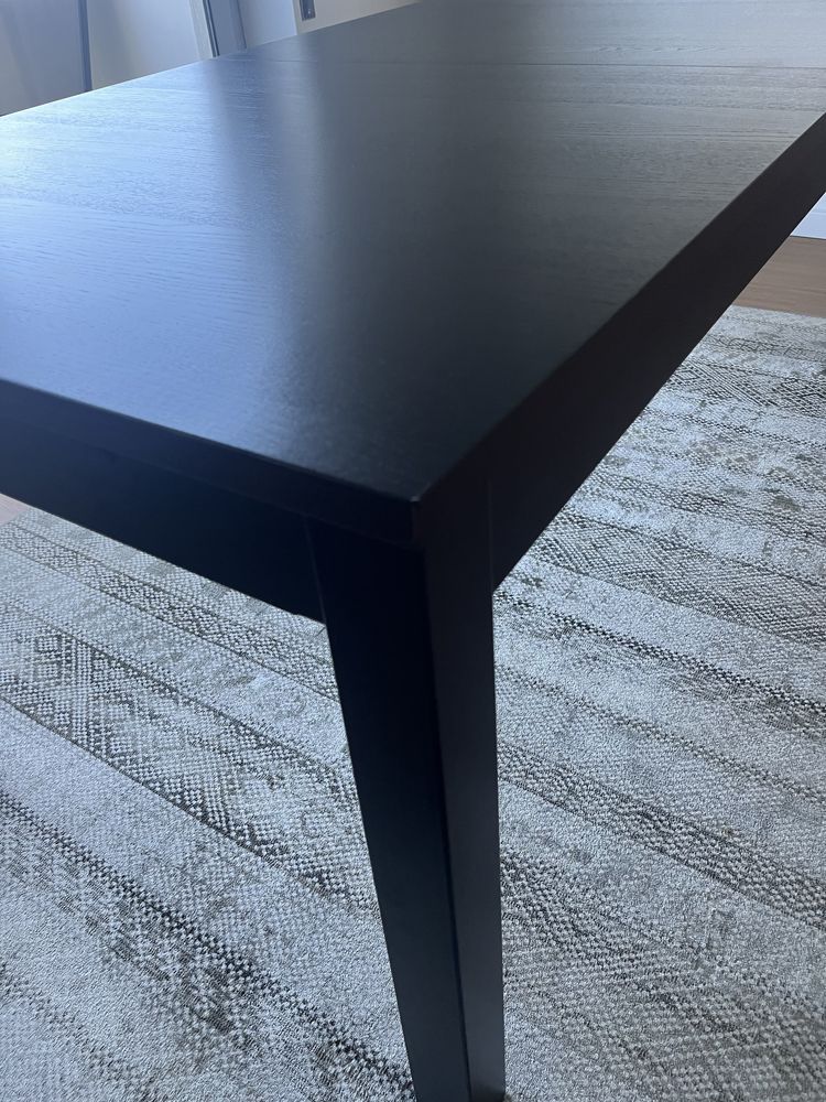Mesa de Jantar IKEA Extensível – Design Moderno, Pronta a Usar!