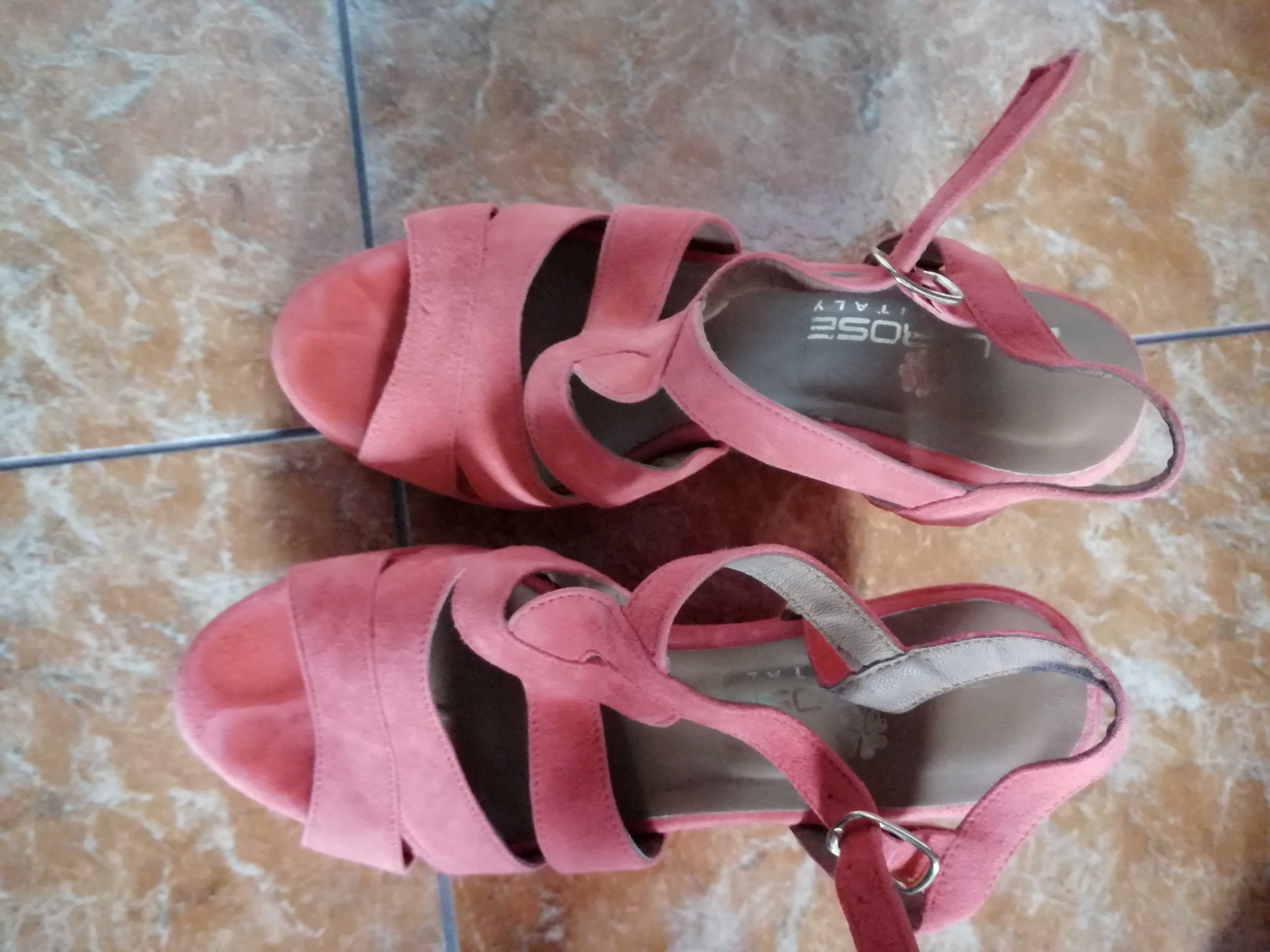 Nowe buty włoskie, na koturnie